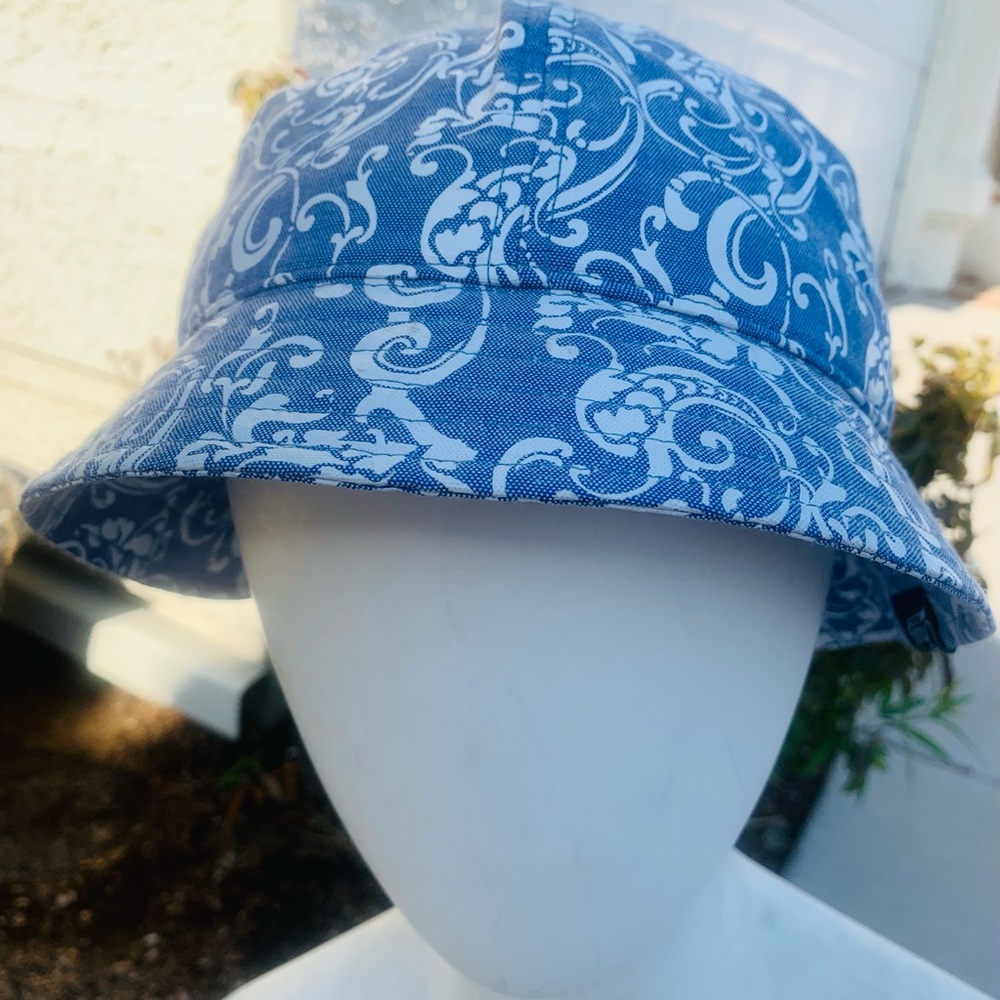 Chuck bucket hat one size like denim blue color